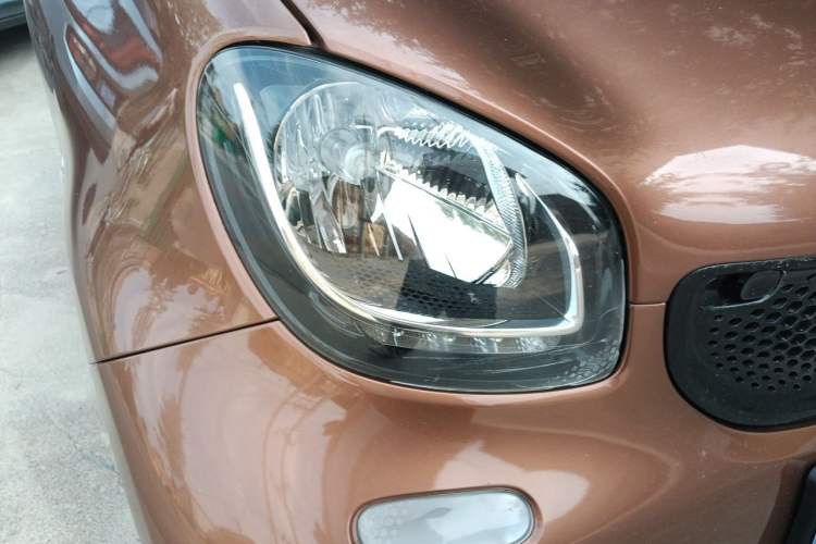 Used smart fortwo 2015 1.0L 52 kW Hardtop Passion Edition Right Front Headlight