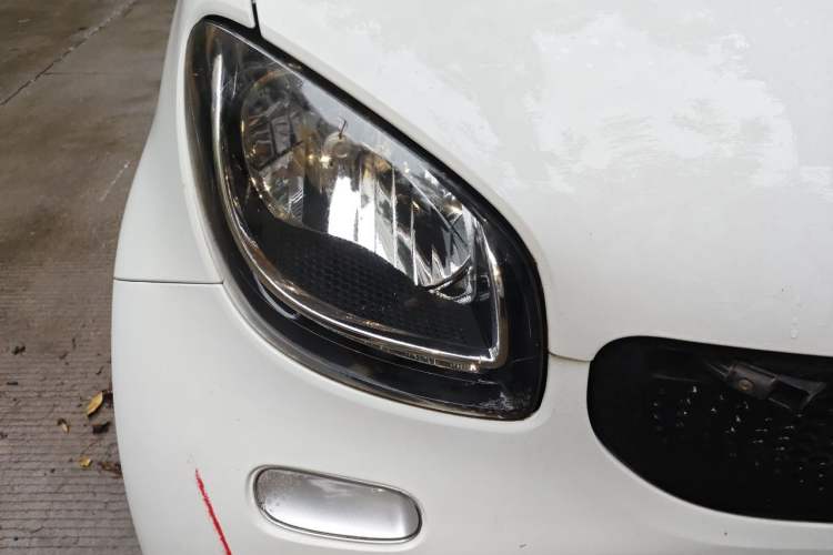Used smart fortwo 2015 1.0L 52 kW hardtop Dynamic version Right Front Headlight