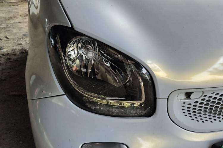 Used smart fortwo 2015 1.0L 52 kW Hardtop Passion Edition Right Front Headlight
