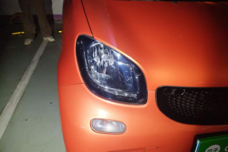 Used smart fortwo 2015 1.0L 52 kW Hardtop Passion Edition Right Front Headlight