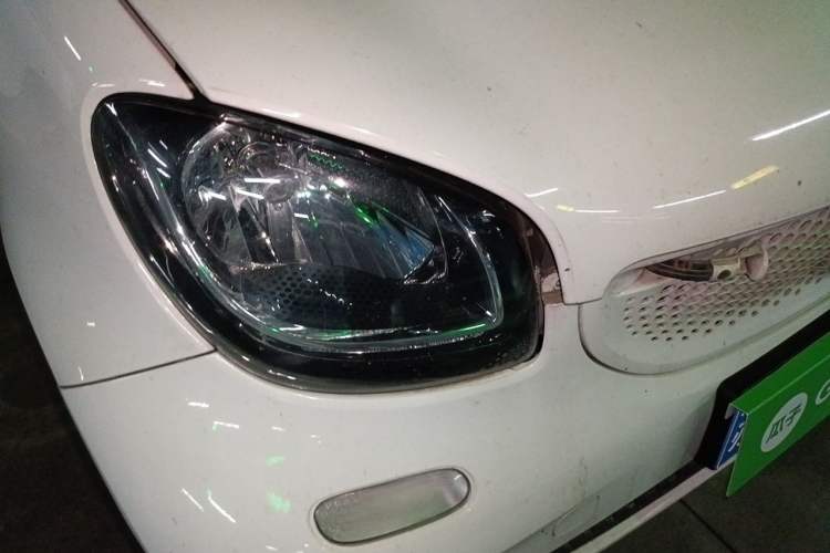 Used smart fortwo 2015 1.0L 52 kW Hardtop Passion Edition Right Front Headlight