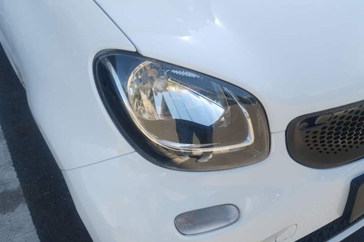 Used smart fortwo 2015 1.0L 52 kW Hardtop Passion Edition Right Front Headlight
