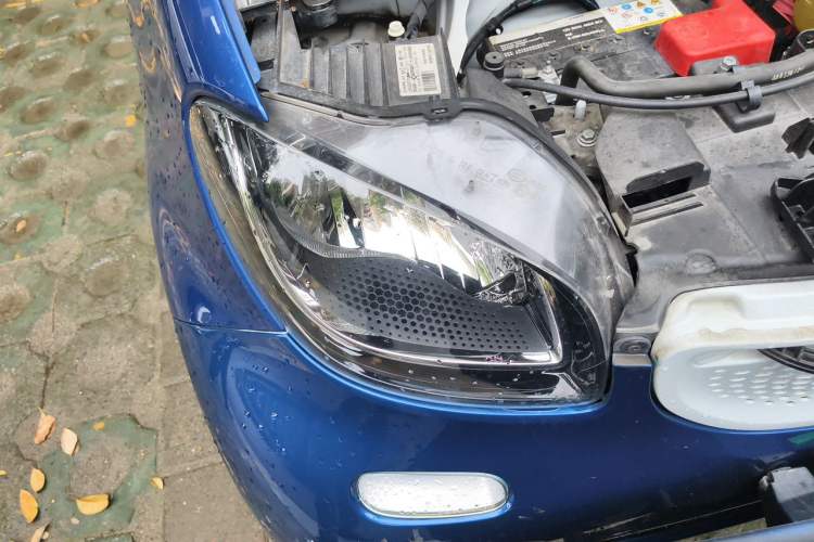 Used smart fortwo 2015 1.0L 52 kW Hardtop Passion Edition Right Front Headlight