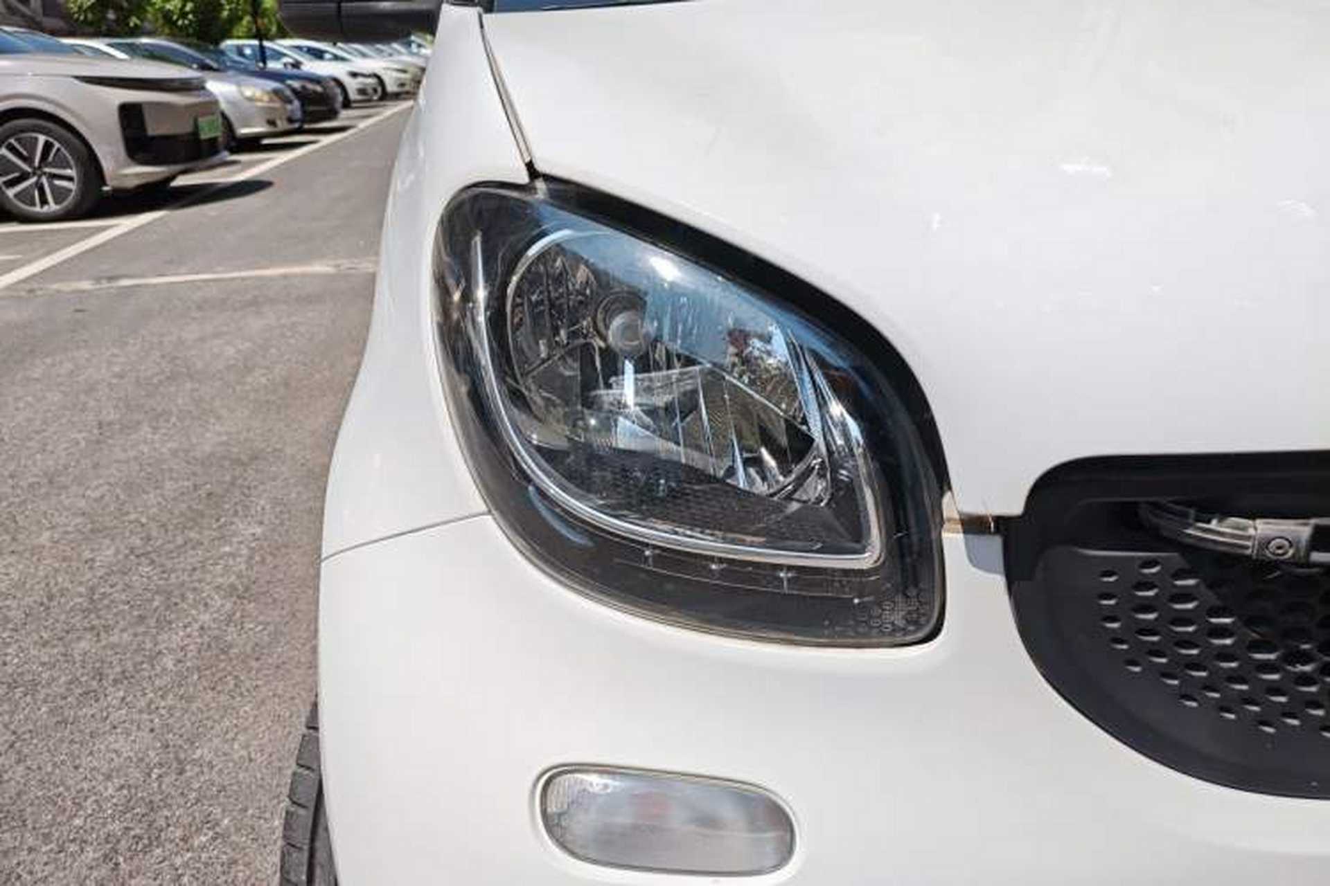 Used smart fortwo 2015 1.0L 52 kW hardtop Dynamic version Right Front Headlight