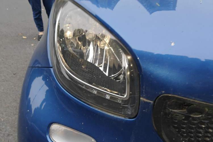 Used smart fortwo 2015 1.0L 52 kW Hardtop Passion Edition Right Front Headlight