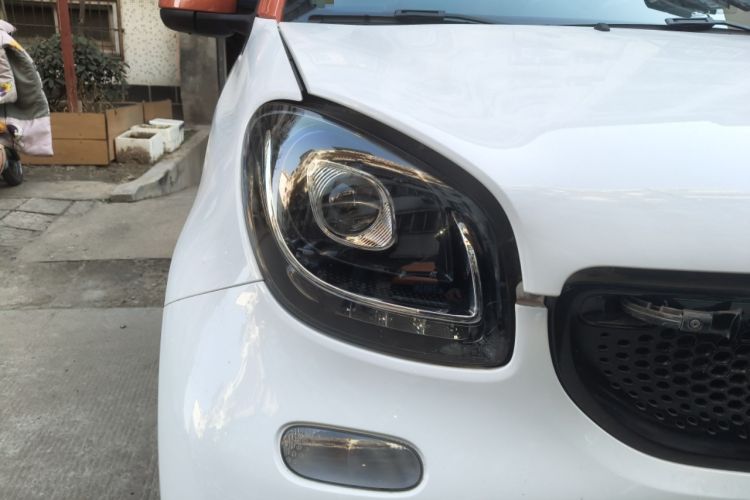 Used smart fortwo 2015 1.0L 52 kW Hardtop Passion Edition Right Front Headlight