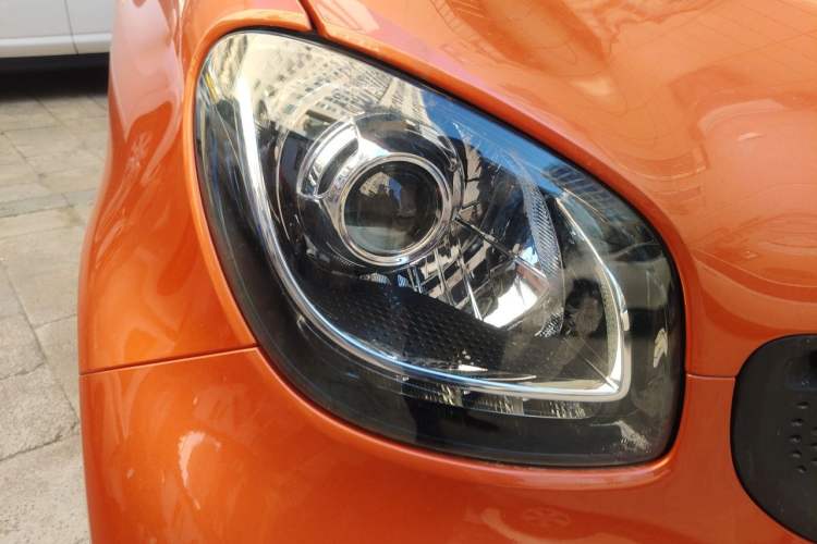 Used smart fortwo 2015 1.0L 52 kW hardtop Dynamic version Right Front Headlight