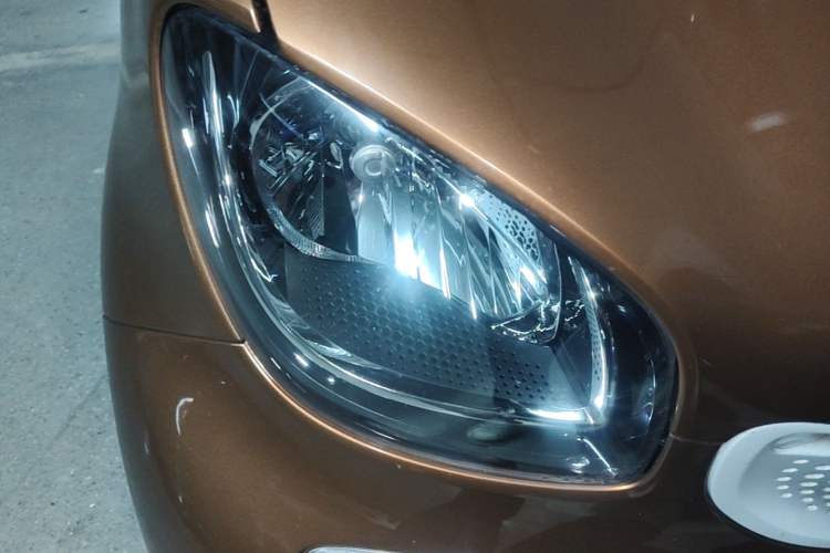 Used smart fortwo 2015 1.0L 52 kW Hardtop Passion Edition Right Front Headlight