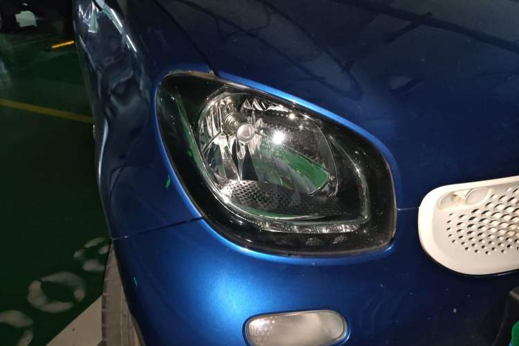 Used smart fortwo 2015 1.0L 52 kW Hardtop Passion Edition Right Front Headlight