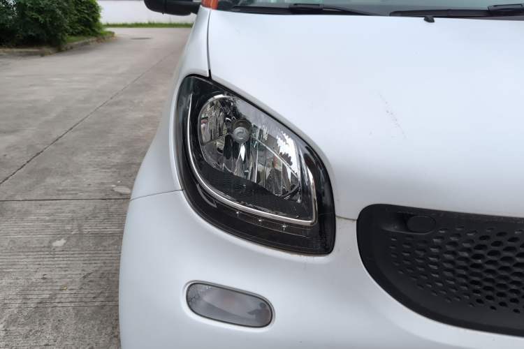 Used smart fortwo 2015 1.0L 52 kW hardtop Dynamic version Right Front Headlight