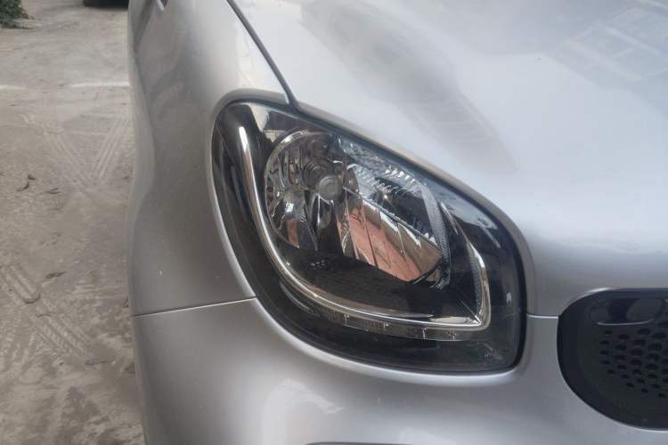 Used smart fortwo 2015 1.0L 52 kW hardtop Dynamic version Right Front Headlight