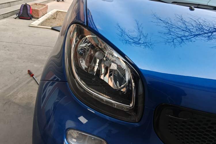Used smart fortwo 2015 1.0L 52 kW Hardtop Passion Edition Right Front Headlight