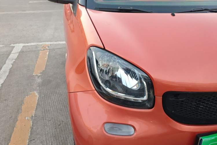 Used smart fortwo 2015 1.0L 52 kW Hardtop Passion Edition Right Front Headlight
