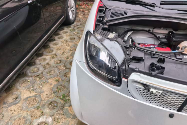 Used smart fortwo 2015 1.0L 52 kW Hardtop Passion Edition Right Front Headlight