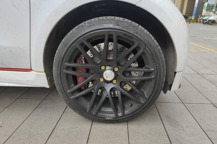 Used smart fortwo 2015 1.0L 52 kW Hardtop Passion Edition Right Front Wheel Hub