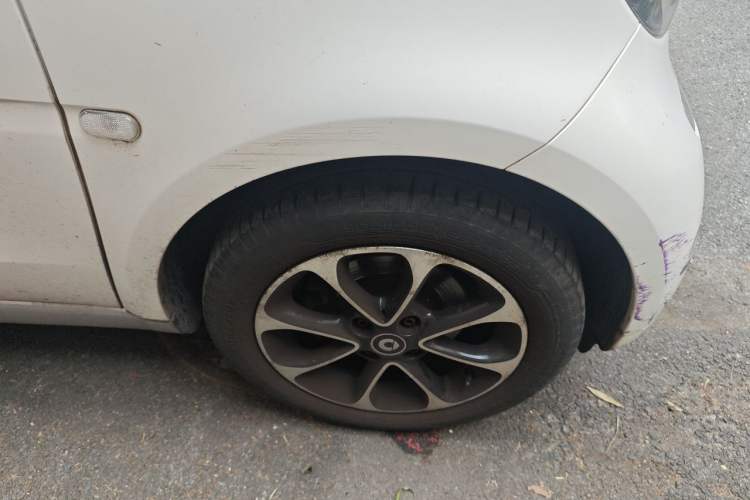 Used smart fortwo 2015 1.0L 52 kW Hardtop Passion Edition Right Front Wheel Hub