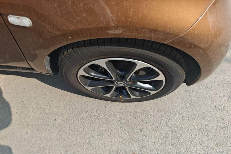 Used smart fortwo 2015 1.0L 52 kW Hardtop Passion Edition Right Front Wheel Hub