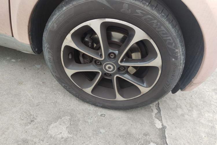 Used smart fortwo 2015 1.0L 52 kW Hardtop Passion Edition Right Front Wheel Hub
