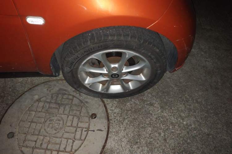 Used smart fortwo 2015 1.0L 52 kW hardtop Dynamic version Right Front Wheel Hub
