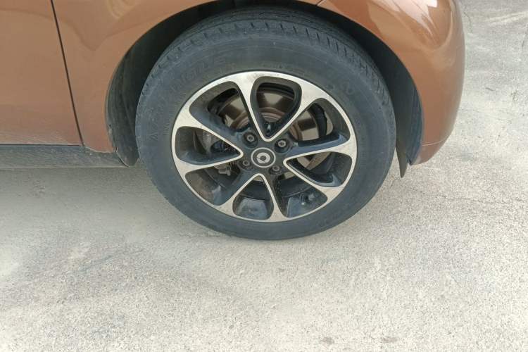 Used smart fortwo 2015 1.0L 52 kW Hardtop Passion Edition Right Front Wheel Hub