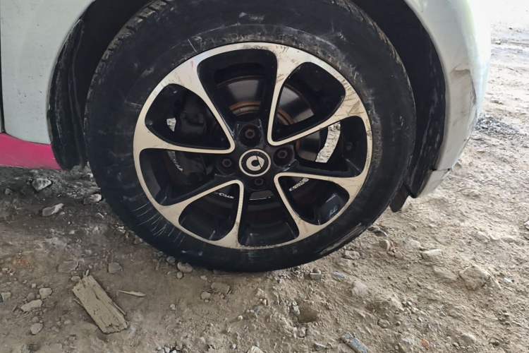 Used smart fortwo 2015 1.0L 52 kW Hardtop Passion Edition Right Front Wheel Hub