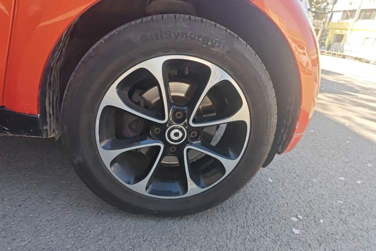 Used smart fortwo 2015 1.0L 52 kW Hardtop Passion Edition Right Front Wheel Hub