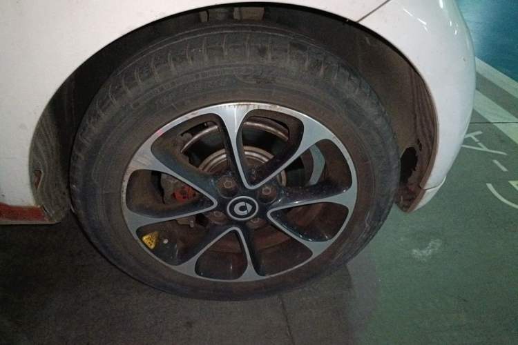 Used smart fortwo 2015 1.0L 52 kW Hardtop Passion Edition Right Front Wheel Hub
