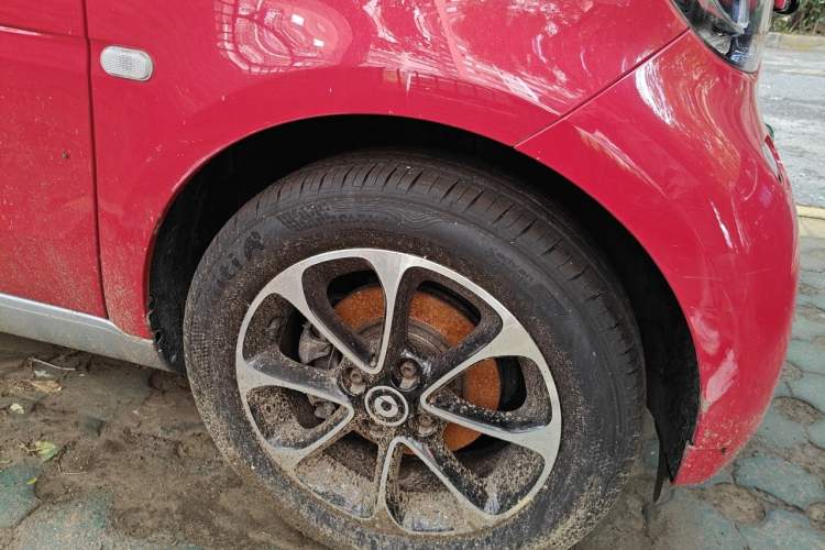 Used smart fortwo 2015 1.0L 52 kW Hardtop Passion Edition Right Front Wheel Hub