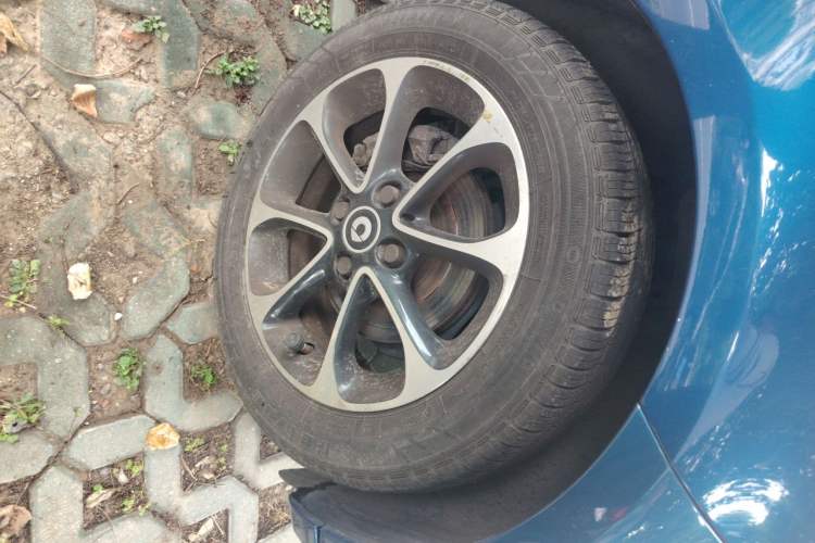 Used smart fortwo 2015 1.0L 52 kW Hardtop Passion Edition Right Front Wheel Hub