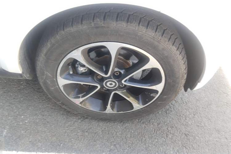 Used smart fortwo 2015 1.0L 52 kW Hardtop Passion Edition Right Front Wheel Hub