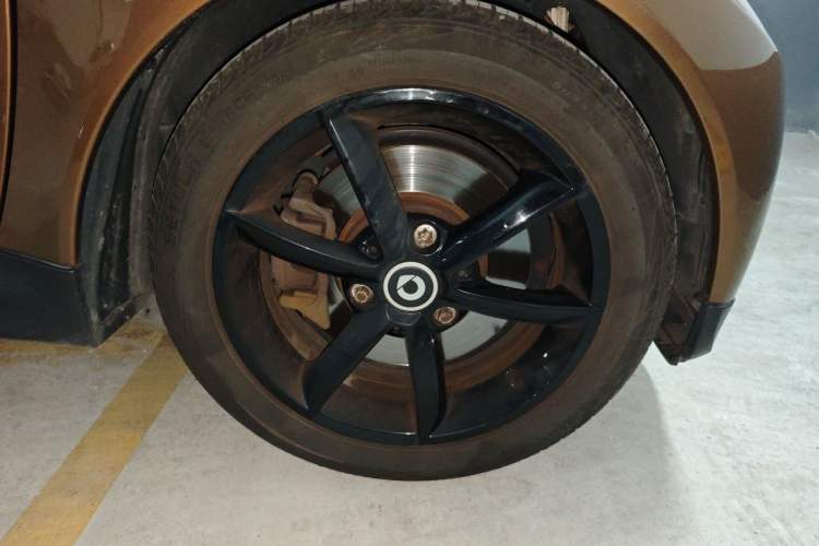 Used smart fortwo 2015 1.0 MHD New Year Special Edition Right Front Wheel Hub