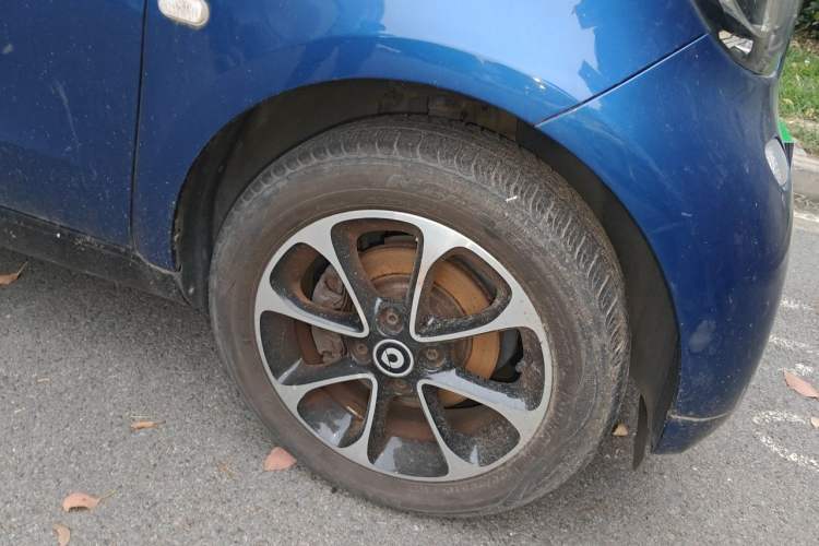 Used smart fortwo 2015 1.0L 52 kW Hardtop Passion Edition Right Front Wheel Hub
