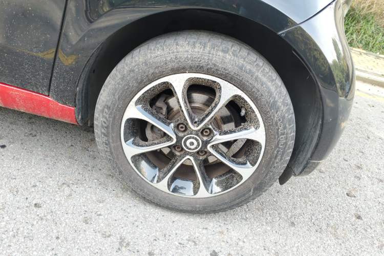 Used smart fortwo 2015 1.0L 52 kW Hardtop Passion Edition Right Front Wheel Hub