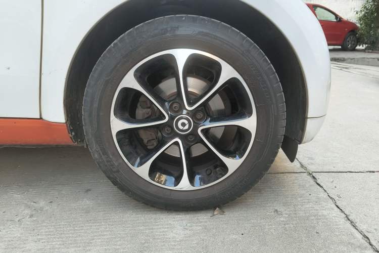 Used smart fortwo 2015 1.0L 52 kW Hardtop Passion Edition Right Front Wheel Hub