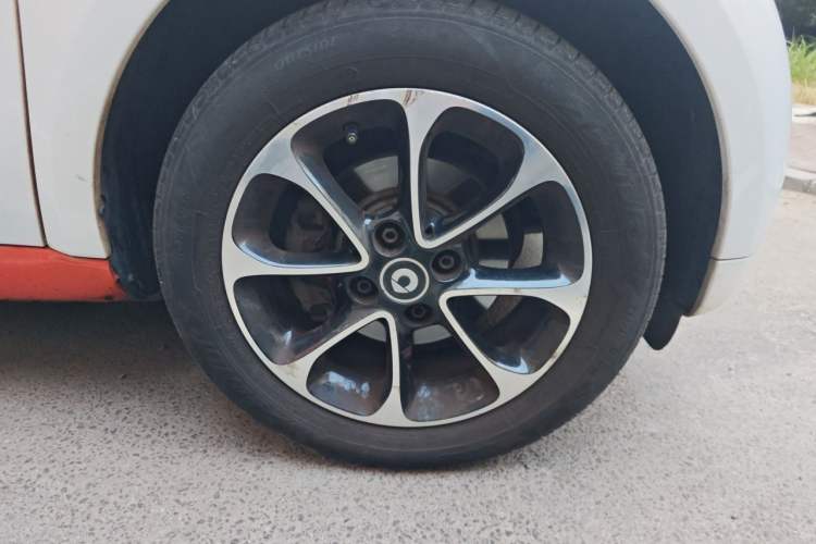 Used smart fortwo 2015 1.0L 52 kW Hardtop Passion Edition Right Front Wheel Hub