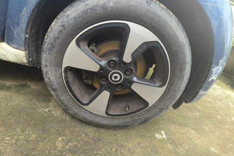 Used smart fortwo 2015 1.0L 52 kW Hardtop Passion Edition Right Front Wheel Hub