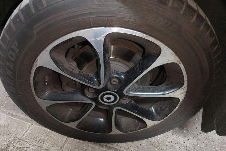 Used smart fortwo 2015 1.0L 52 kW Hardtop Passion Edition Right Front Wheel Hub