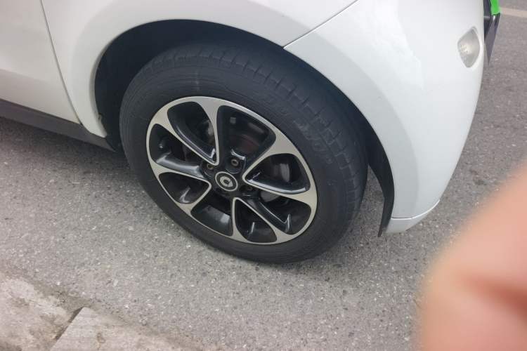 Used smart fortwo 2015 1.0L 52 kW Hardtop Passion Edition Right Front Wheel Hub