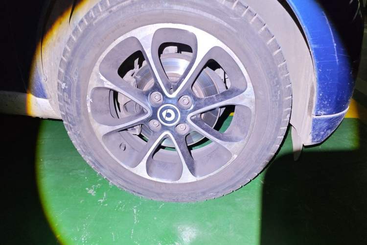 Used smart fortwo 2015 1.0L 52 kW Hardtop Passion Edition Right Front Wheel Hub