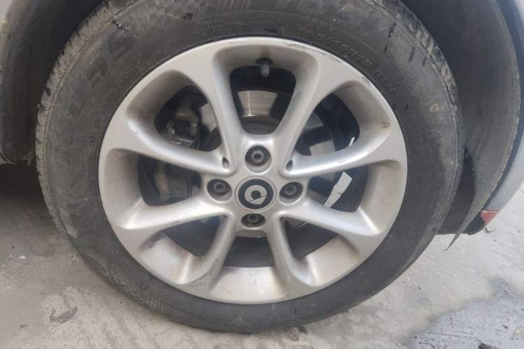 Used smart fortwo 2015 1.0L 52 kW hardtop Dynamic version Right Front Wheel Hub