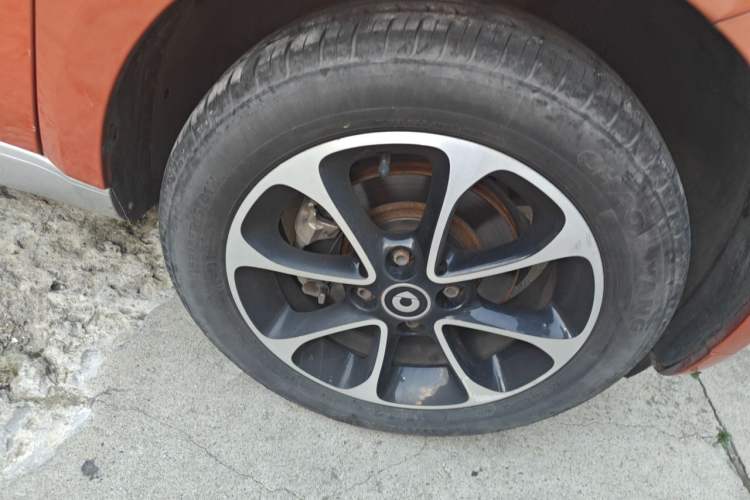 Used smart fortwo 2015 1.0L 52 kW Hardtop Passion Edition Right Front Wheel Hub