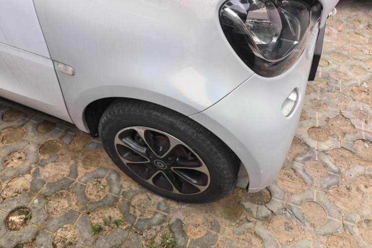 Used smart fortwo 2015 1.0L 52 kW Hardtop Passion Edition Right Front Wheel Hub