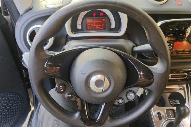 Used smart fortwo 2015 1.0L 52 kW hardtop Dynamic version Steering Wheel