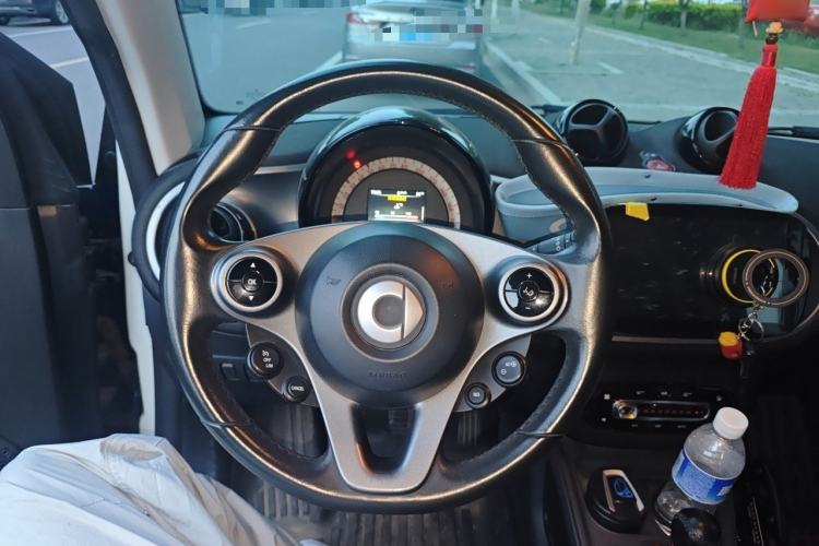Used smart fortwo 2015 1.0L 52 kW Hardtop Passion Edition Steering Wheel