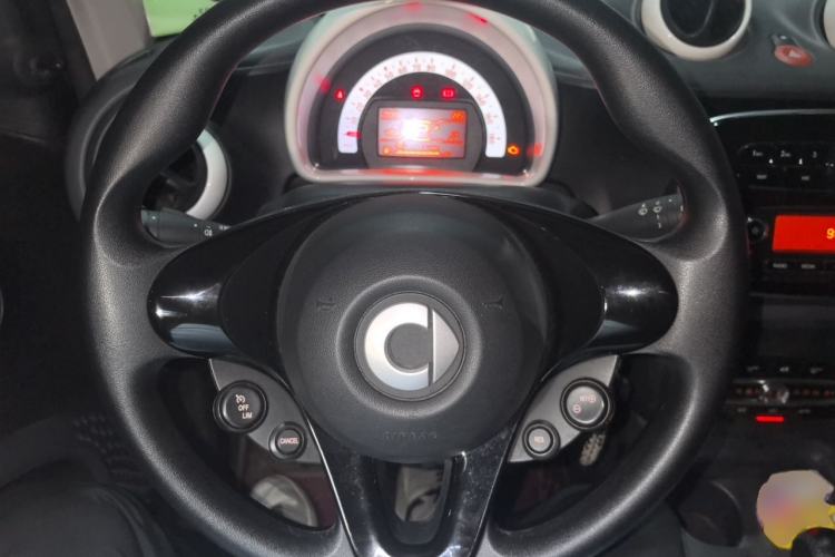 Used smart fortwo 2015 1.0L 52 kW hardtop Dynamic version Steering Wheel