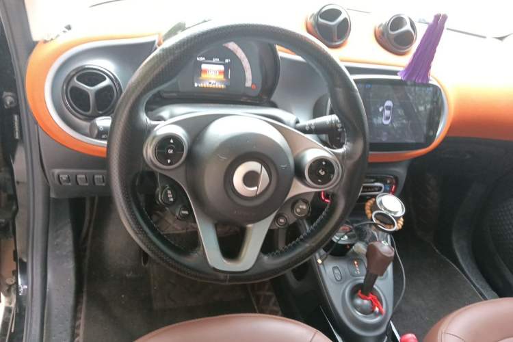 Used smart fortwo 2015 1.0L 52 kW Hardtop Passion Edition Steering Wheel