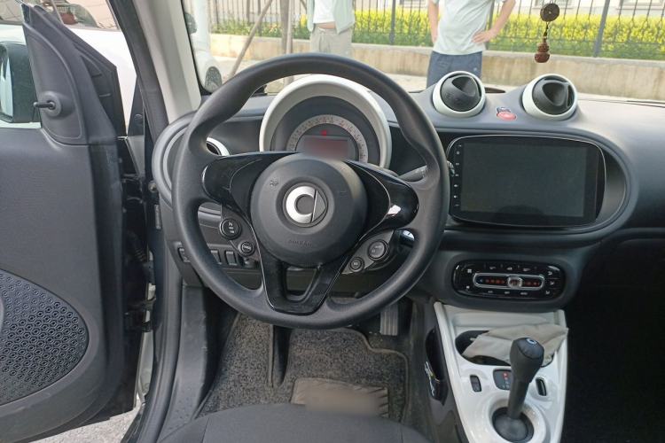 Used smart fortwo 2015 1.0L 52 kW hardtop Dynamic version Steering Wheel