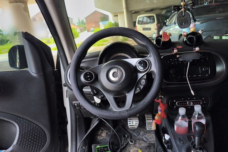 Used smart fortwo 2015 1.0L 52 kW Hardtop Passion Edition Steering Wheel