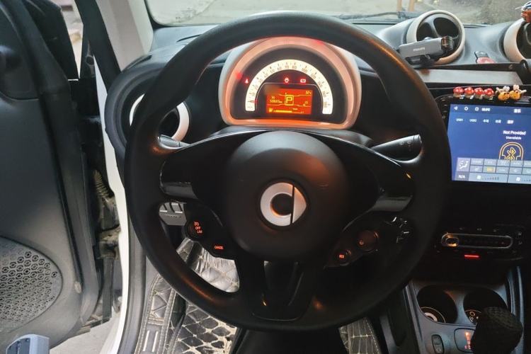 Used smart fortwo 2015 1.0L 52 kW hardtop Dynamic version Steering Wheel