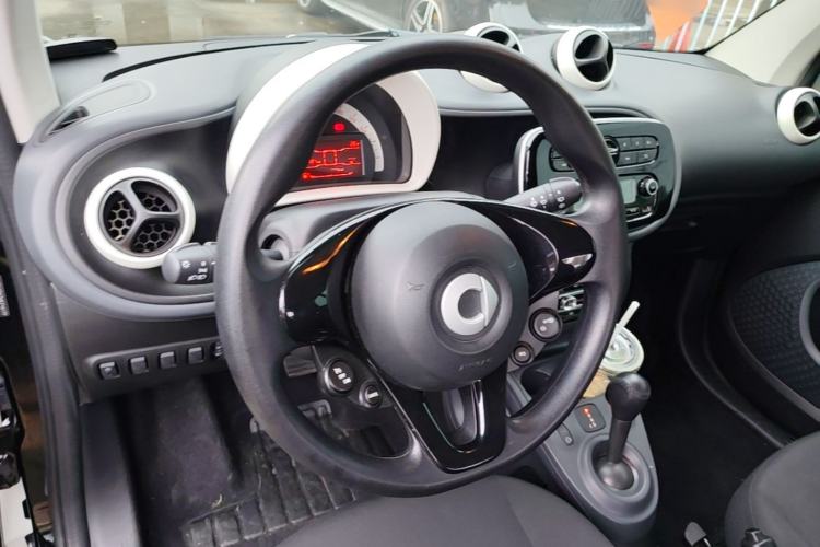 Used smart fortwo 2015 1.0L 52 kW hardtop Dynamic version Steering Wheel
